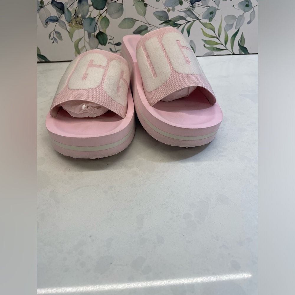 Pink and White UGG Flip Flops Women‎ Size 7. - Picture 7 of 7